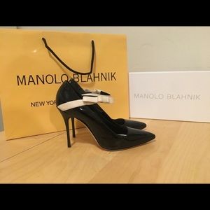 Black Manolo Blahnik patent Mary Jane Pumps